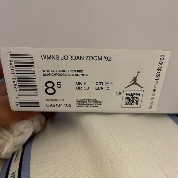 Women new zoom Jordan, new in box. - Picture 3 of 3